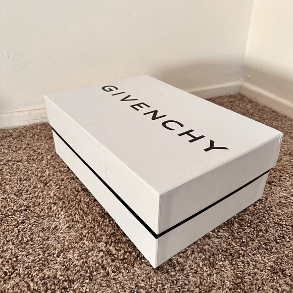 Empty Givenchy shoe box - Picture 3 of 5